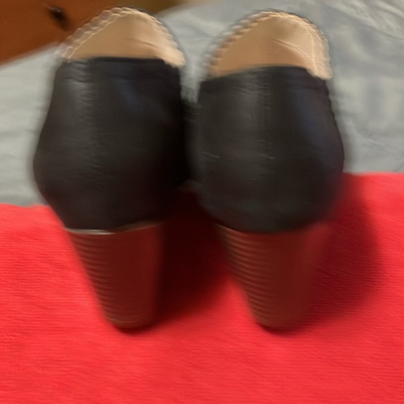 Life Stride slip on shootie. Size 7.5. NWOT - Picture 7 of 8